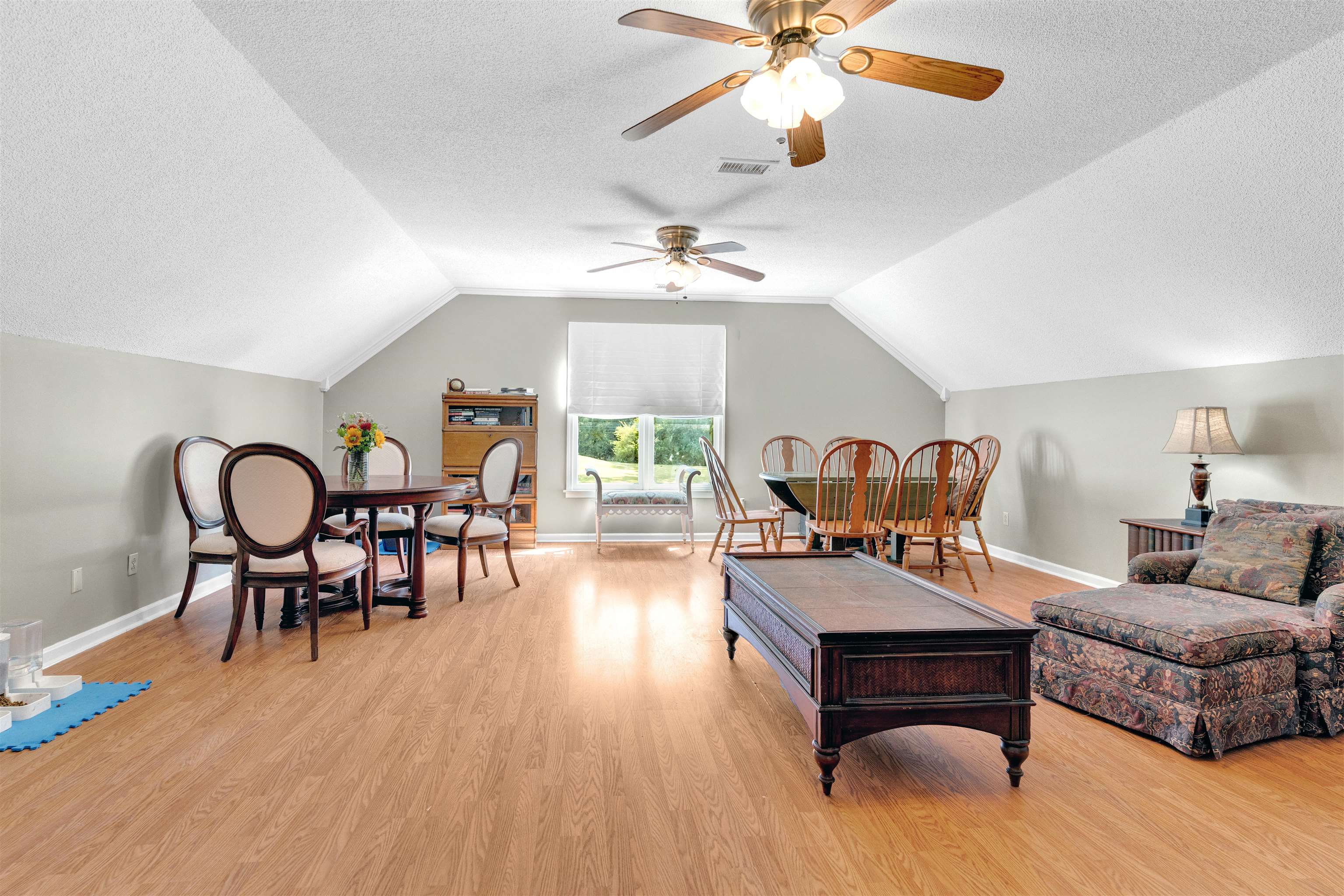 2877 W LEVEE OAKS DR