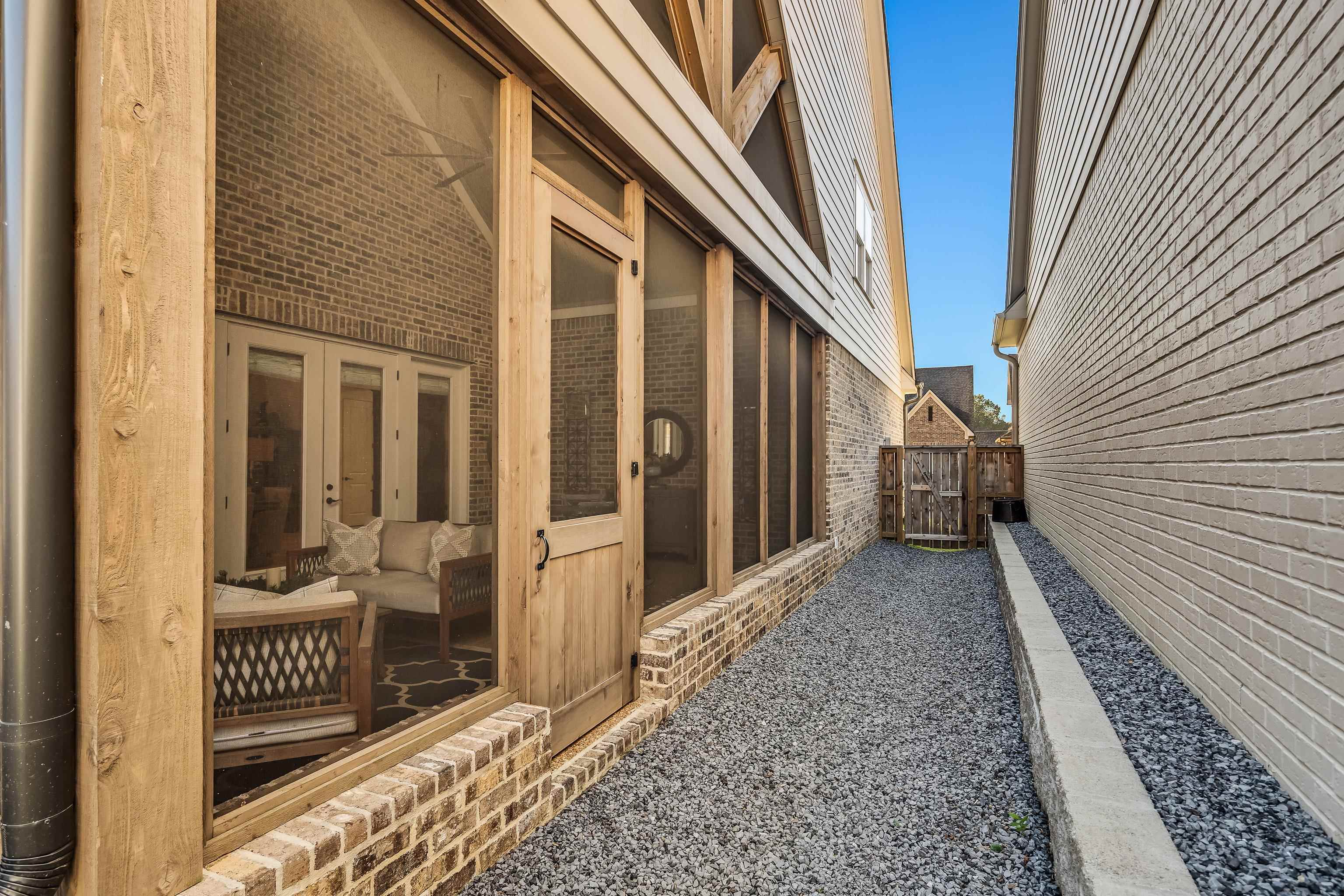 10138 CLIVEDEN CIR S