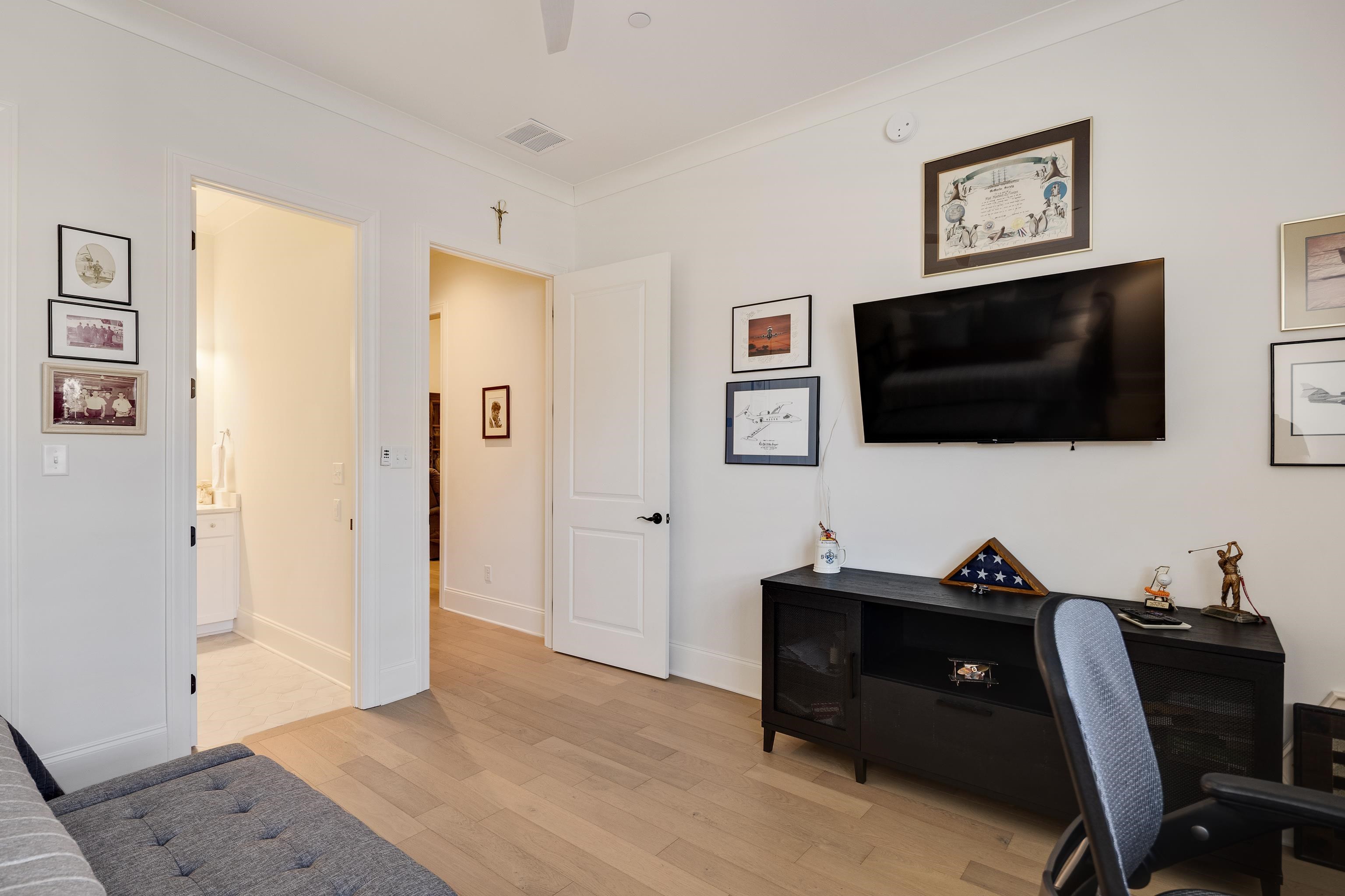 10138 CLIVEDEN CIR S