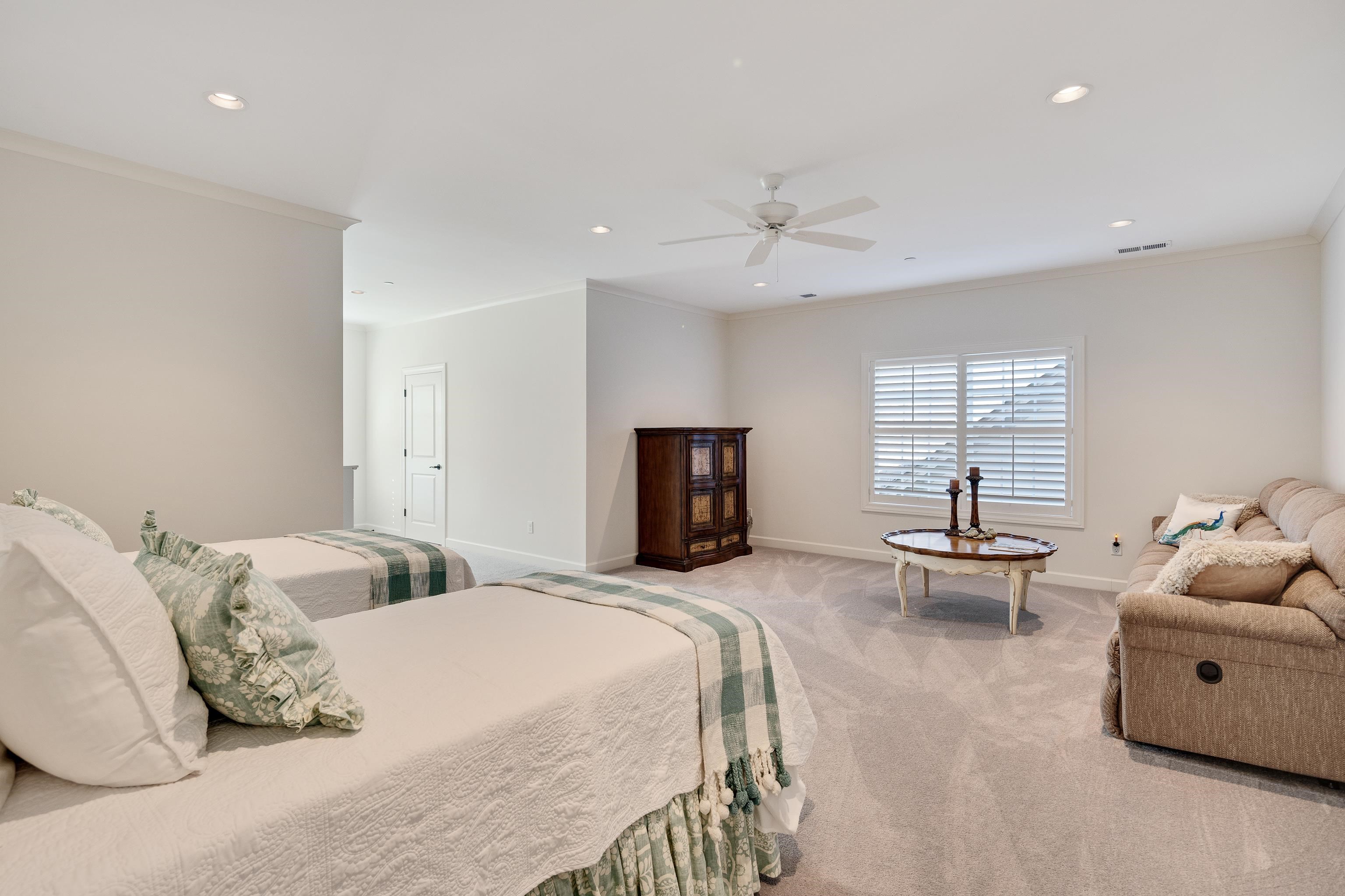 10138 CLIVEDEN CIR S