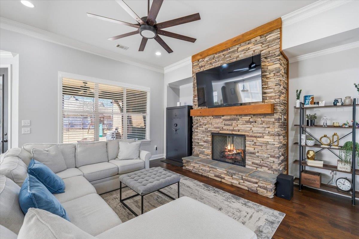 405 SAUNDERS CREEK CIR