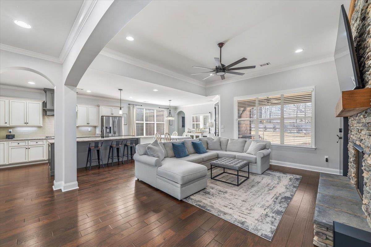 405 SAUNDERS CREEK CIR