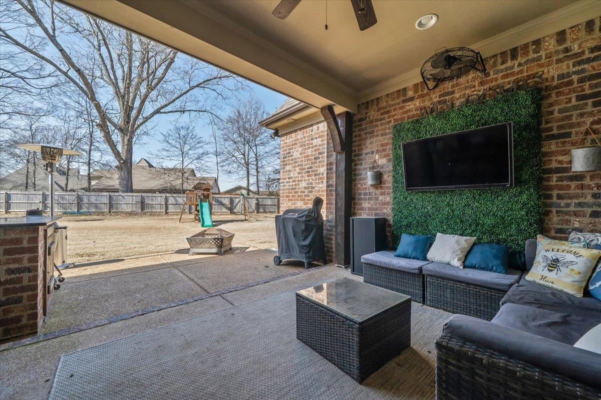 405 SAUNDERS CREEK CIR