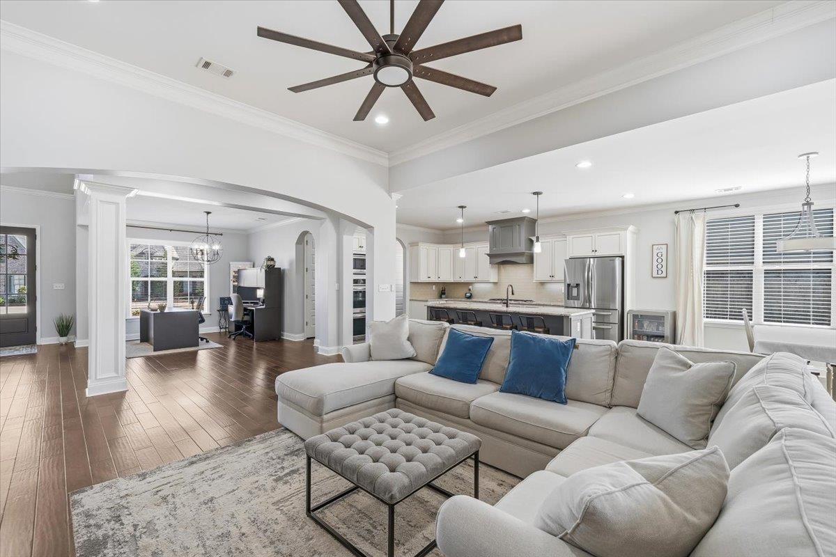 405 SAUNDERS CREEK CIR