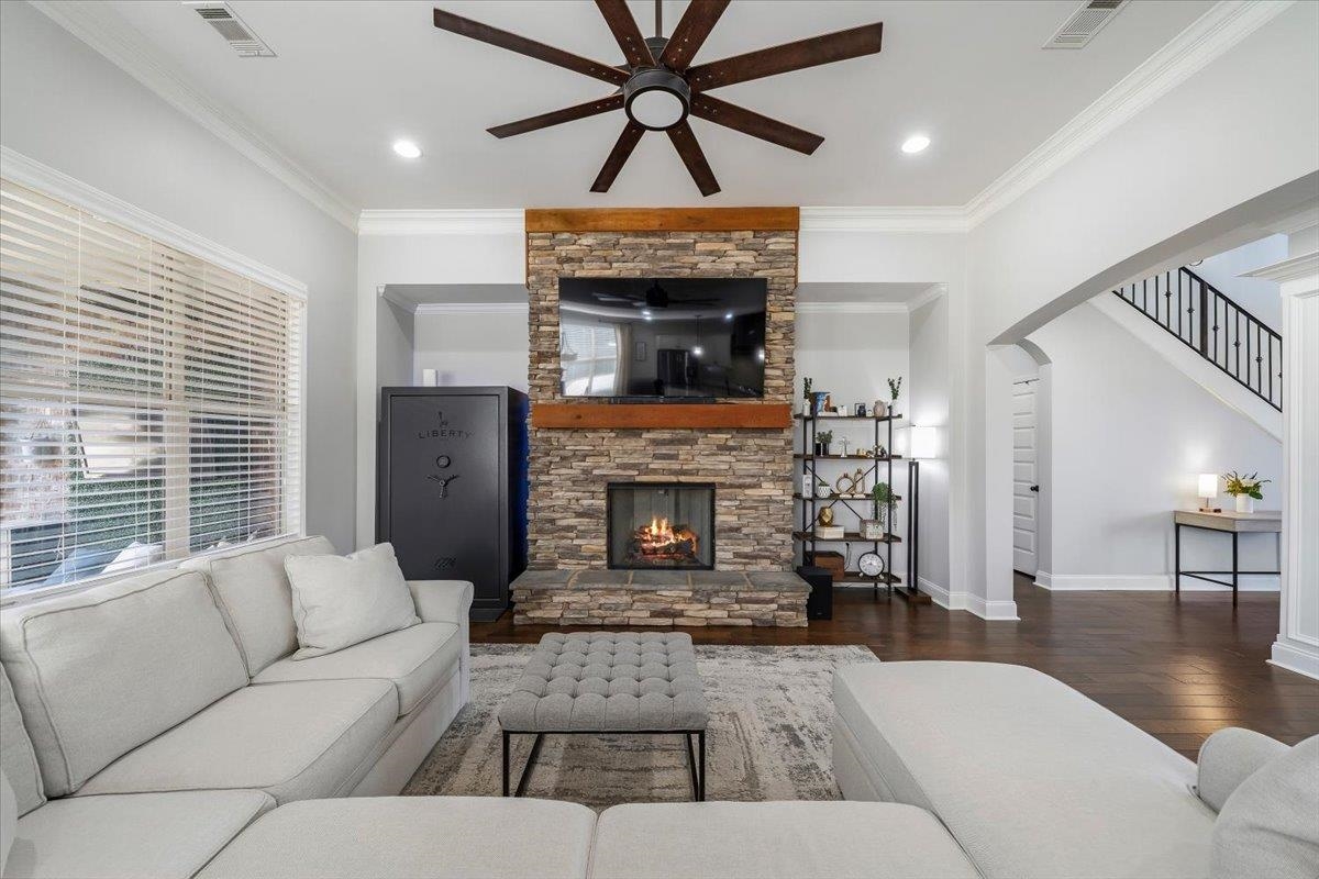 405 SAUNDERS CREEK CIR