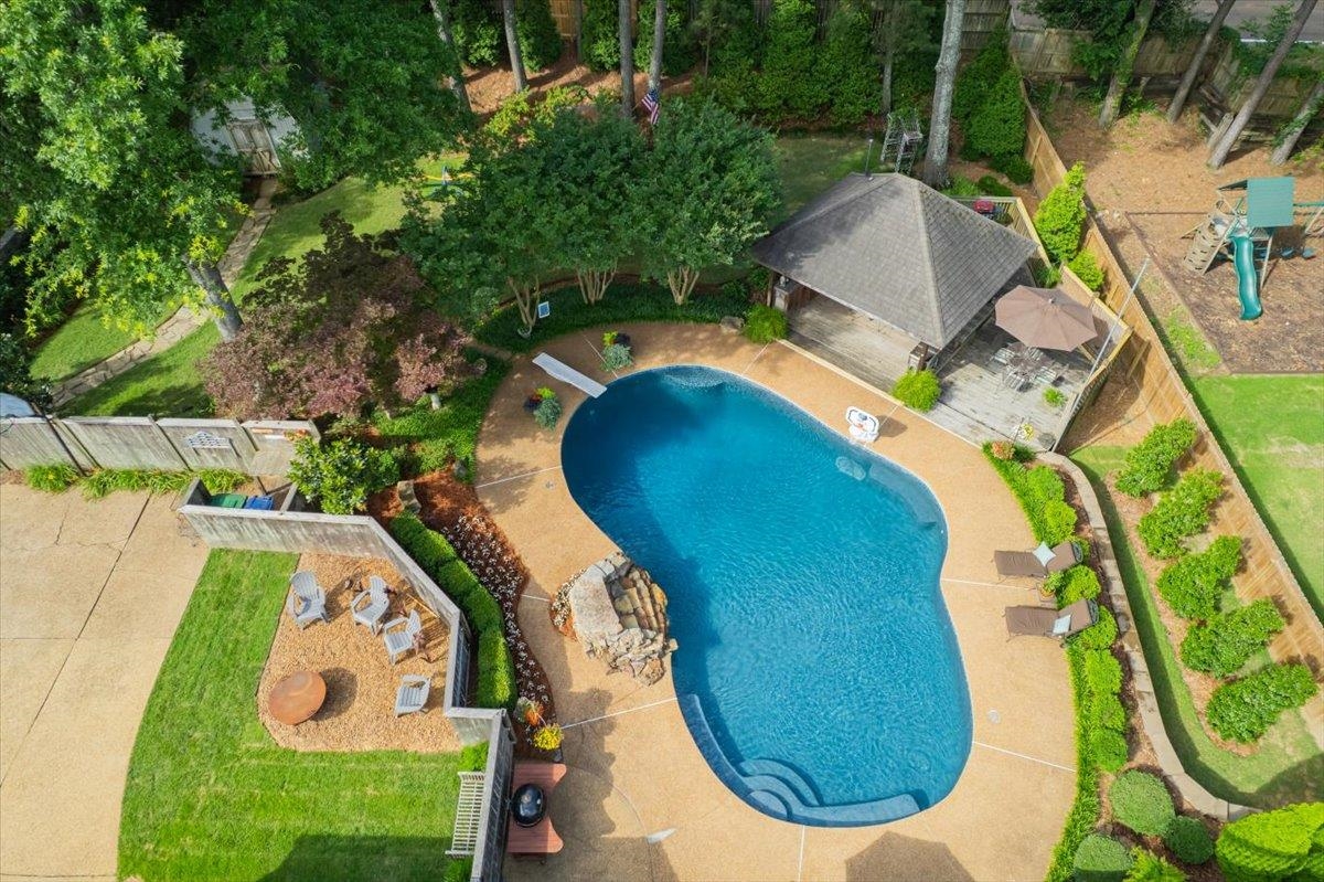 8359 DRURY LN