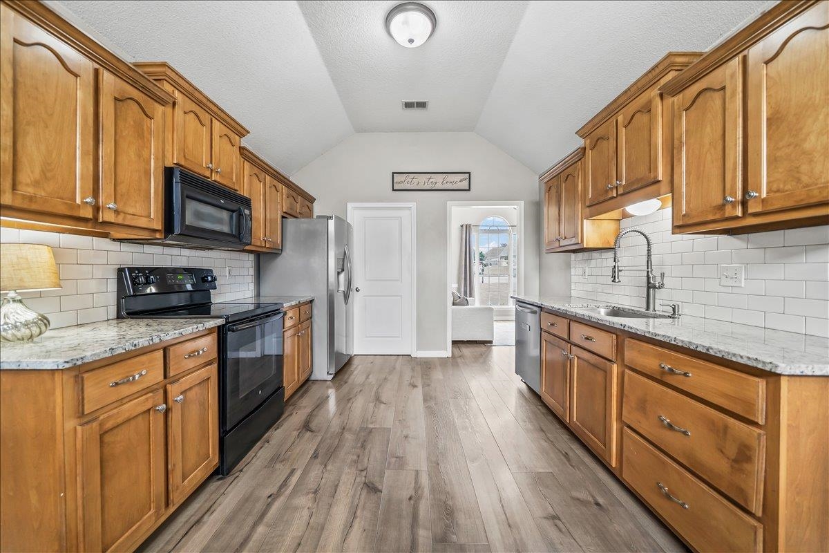 40 ROYAL VIEW CV