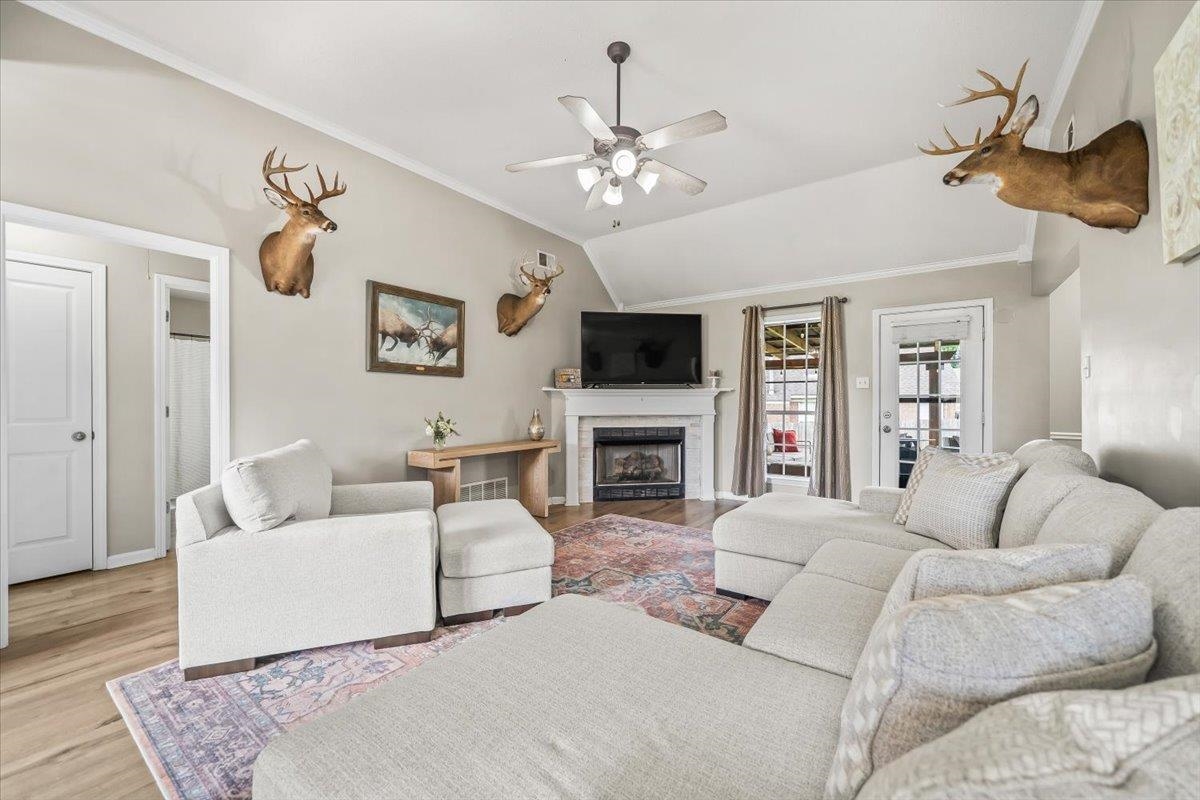 40 ROYAL VIEW CV