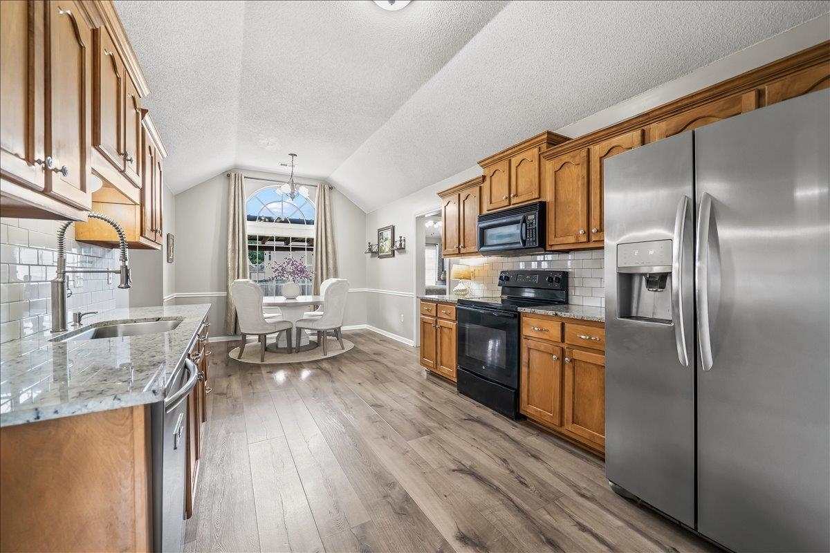 40 ROYAL VIEW CV