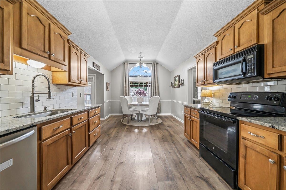 40 ROYAL VIEW CV