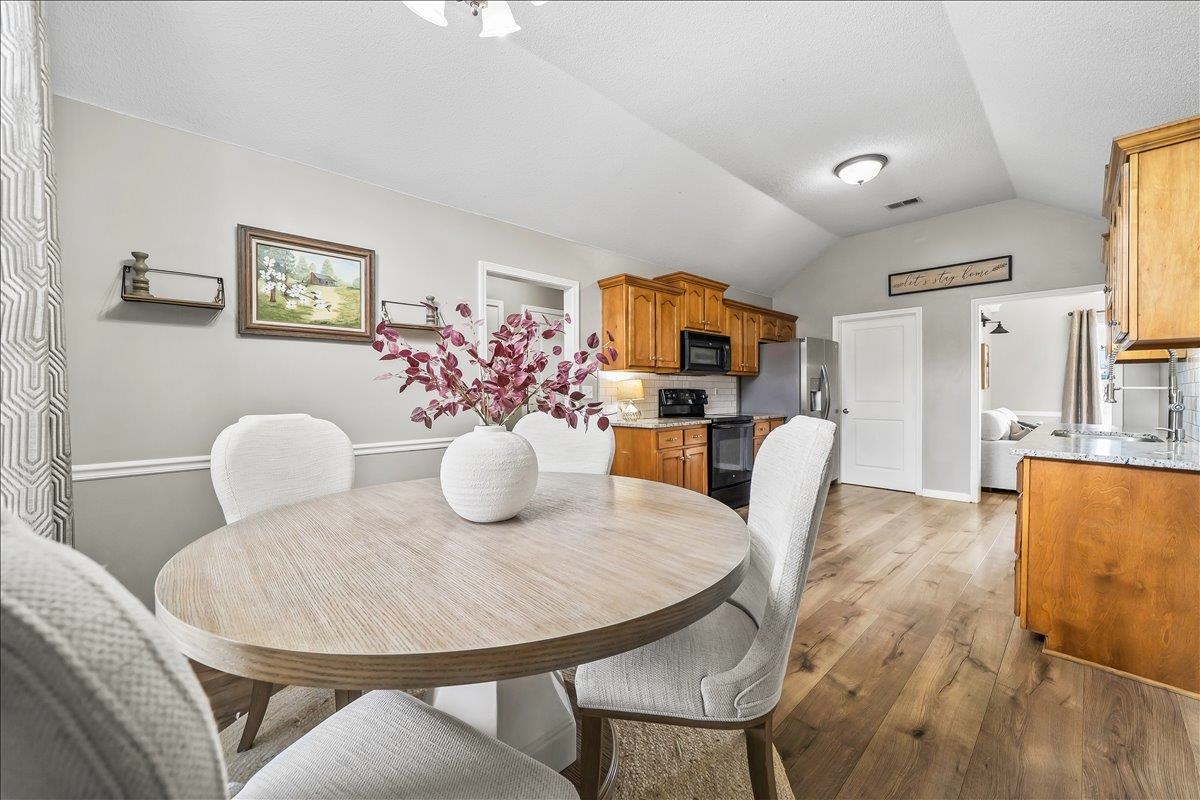 40 ROYAL VIEW CV