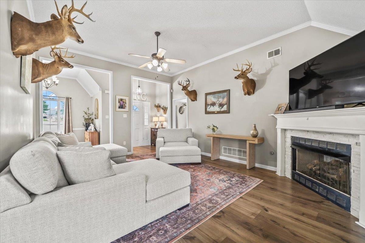 40 ROYAL VIEW CV