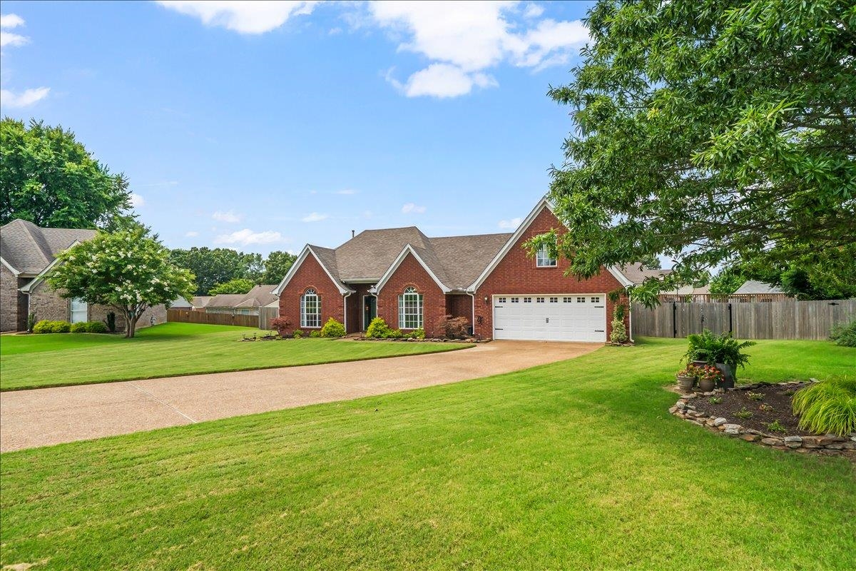 40 ROYAL VIEW CV