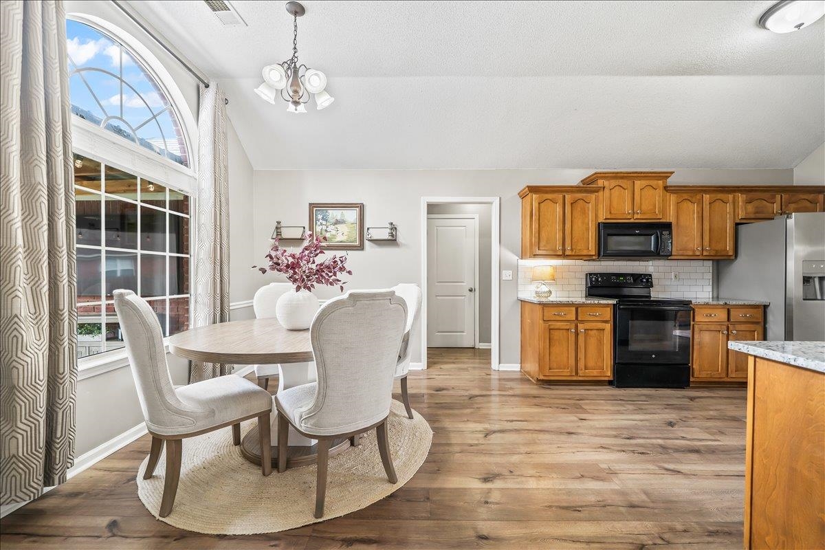 40 ROYAL VIEW CV