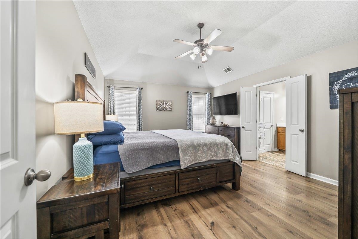 40 ROYAL VIEW CV