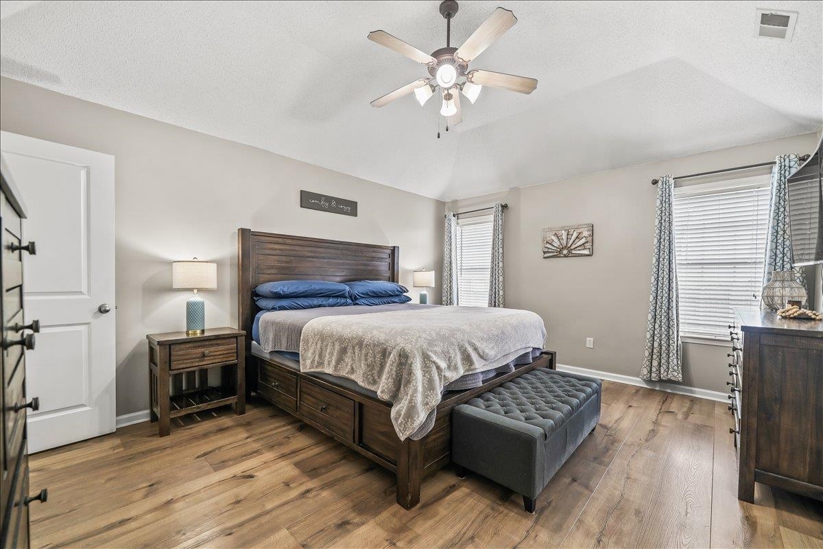 40 ROYAL VIEW CV
