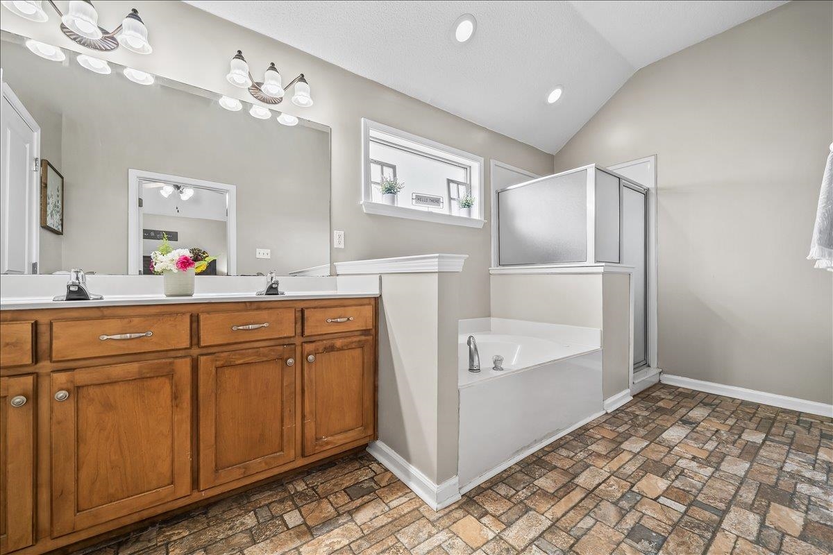 40 ROYAL VIEW CV