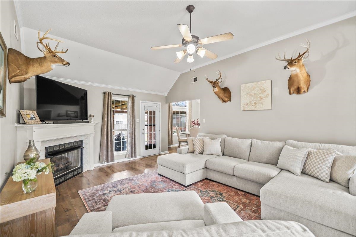 40 ROYAL VIEW CV