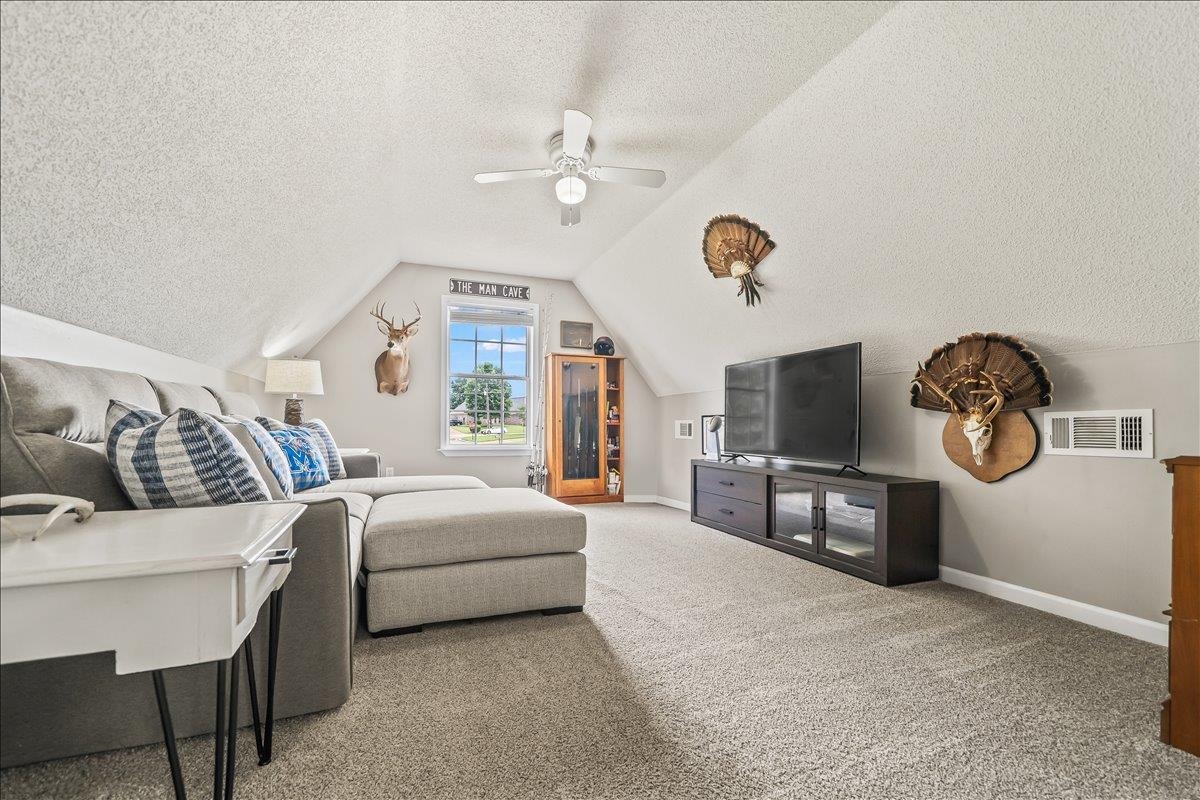 40 ROYAL VIEW CV