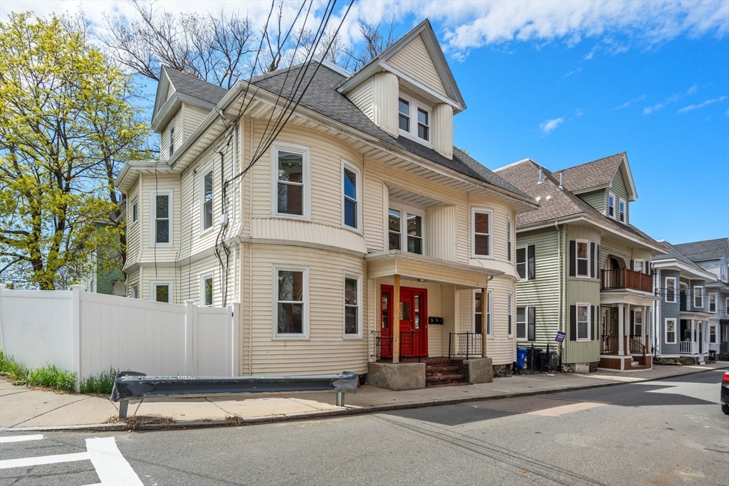 10 Royal St