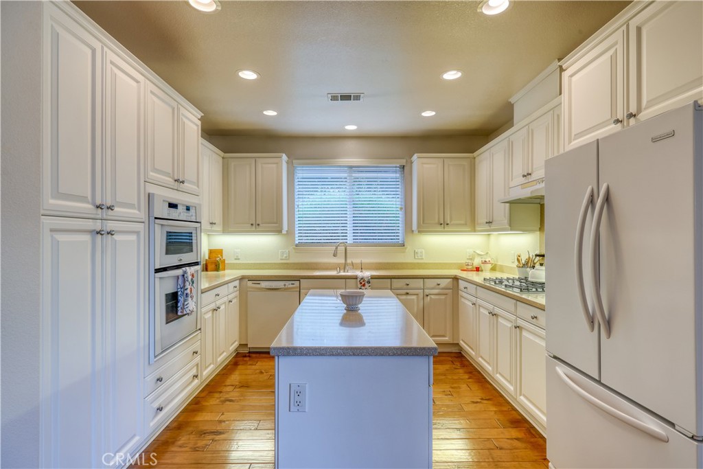 2561 Pasadena Lane