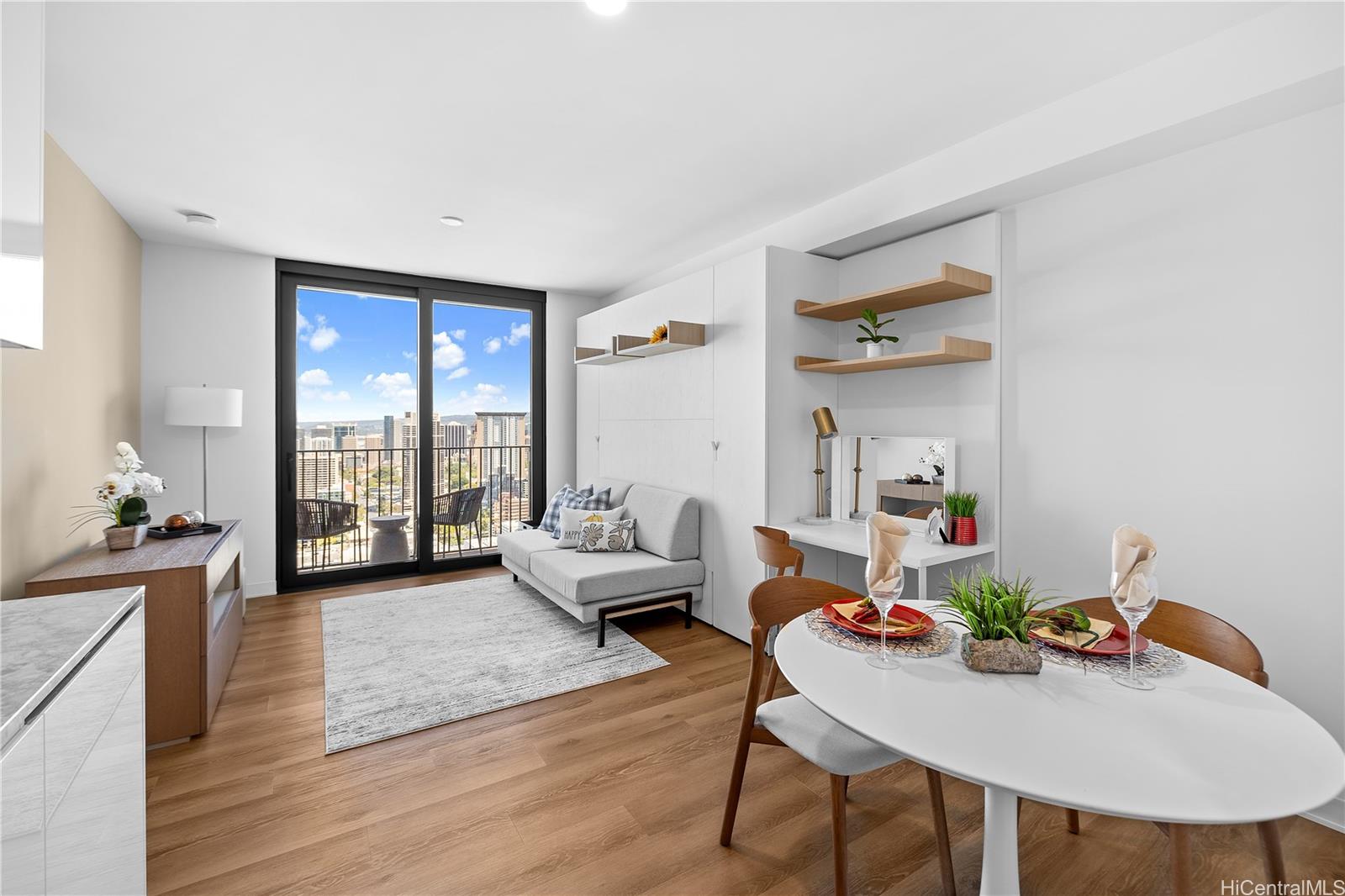 987 Queen Street 3809