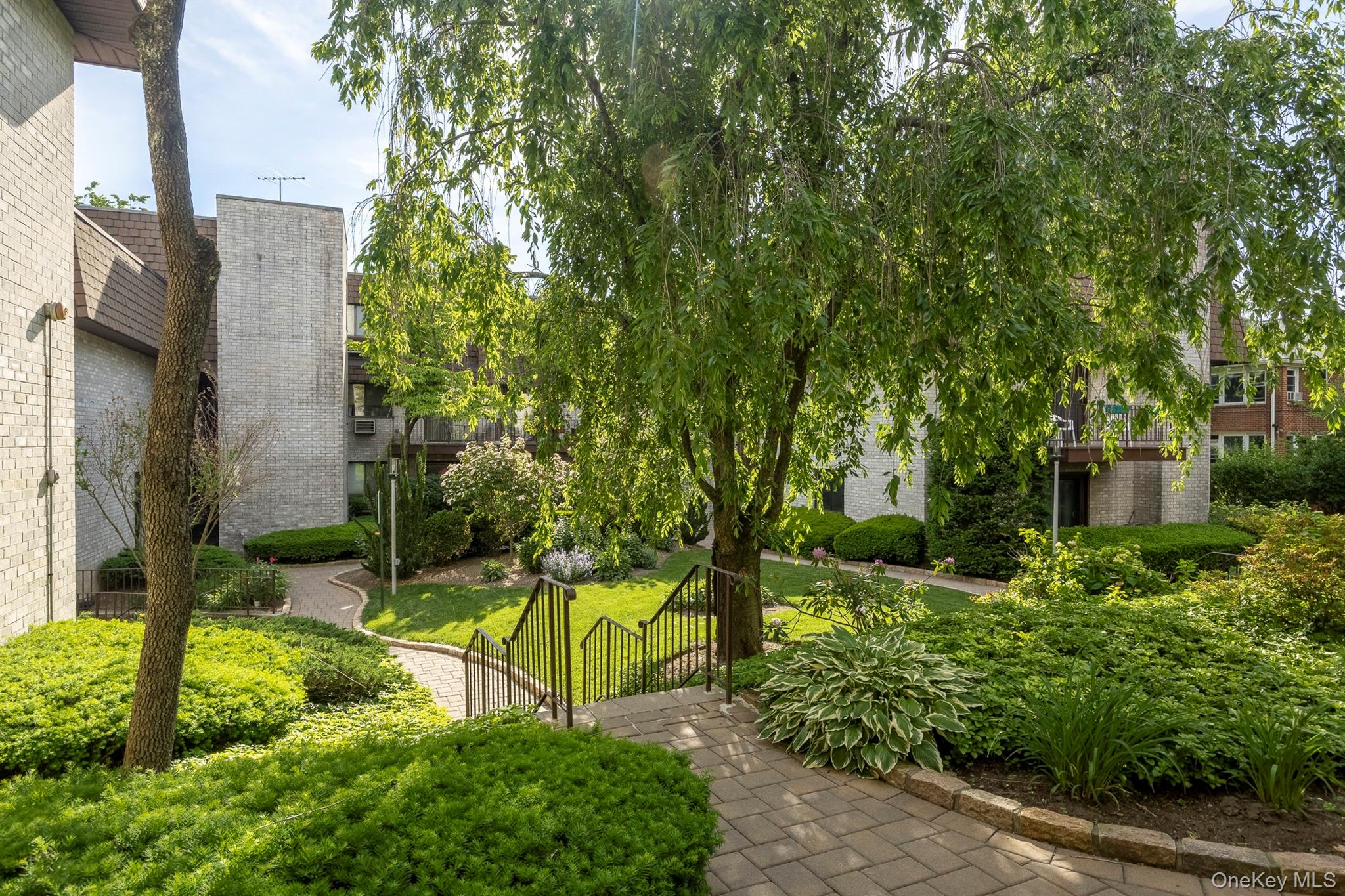 89 N Broadway Unit: 214