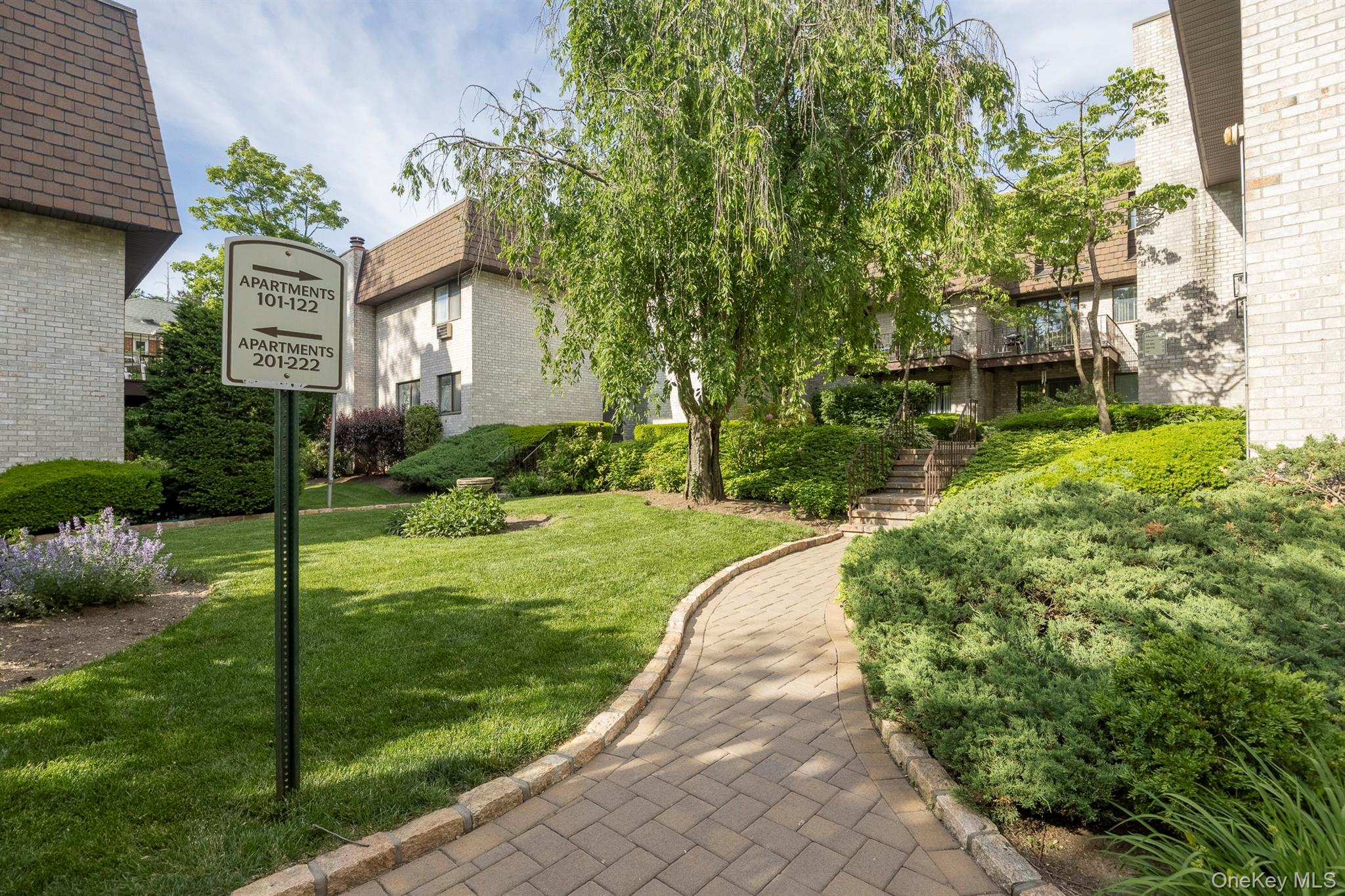 89 N Broadway Unit: 214
