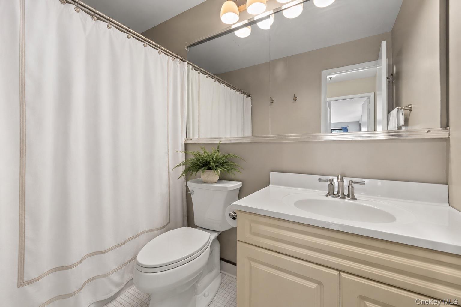 89 N Broadway Unit: 214