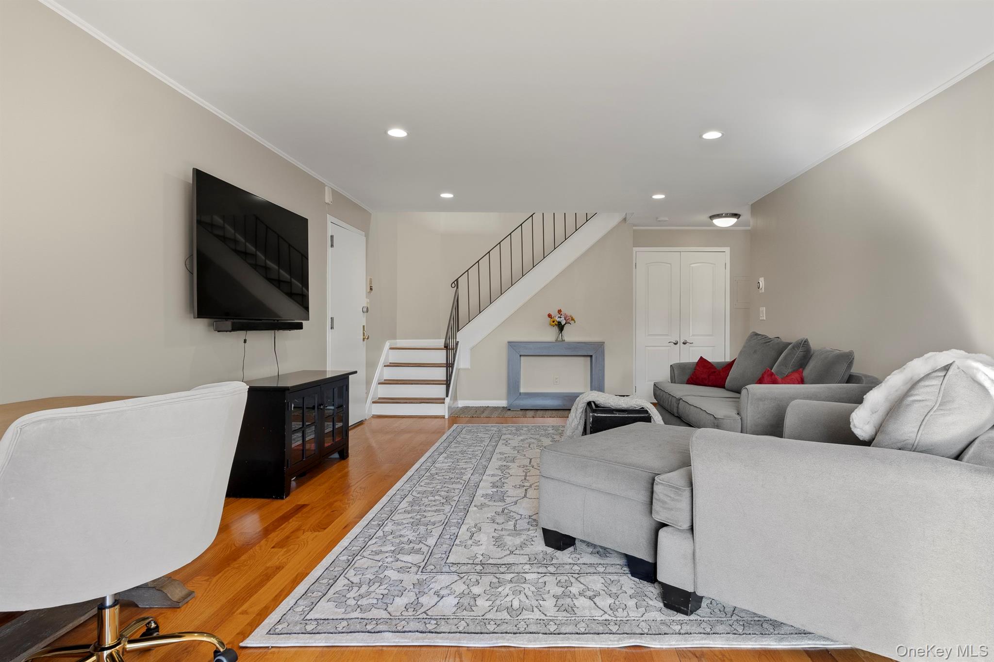 89 N Broadway Unit: 214