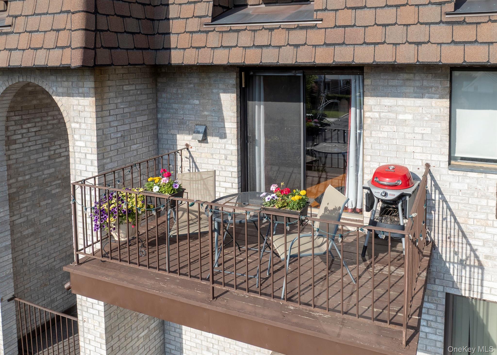 89 N Broadway Unit: 214