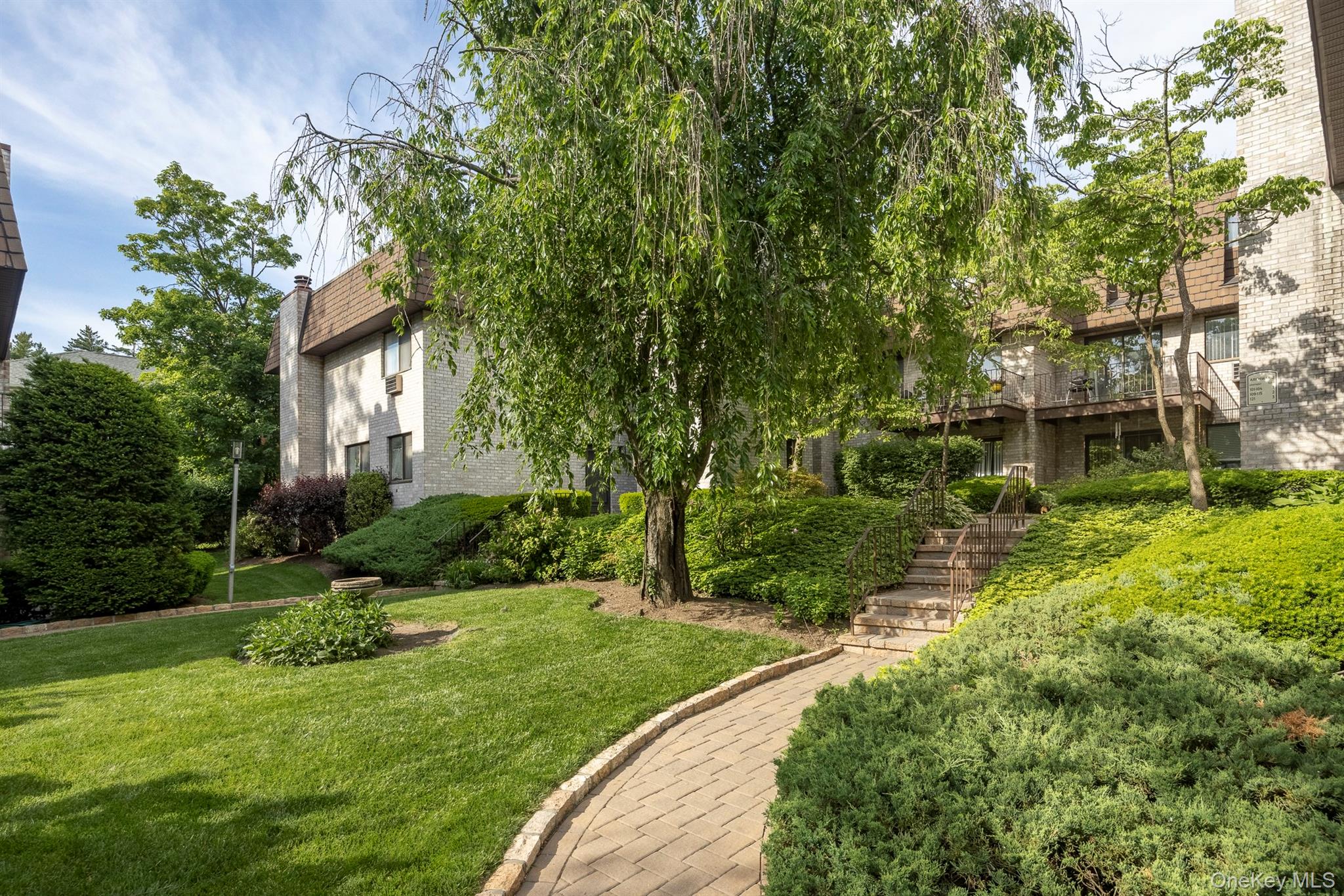 89 N Broadway Unit: 214