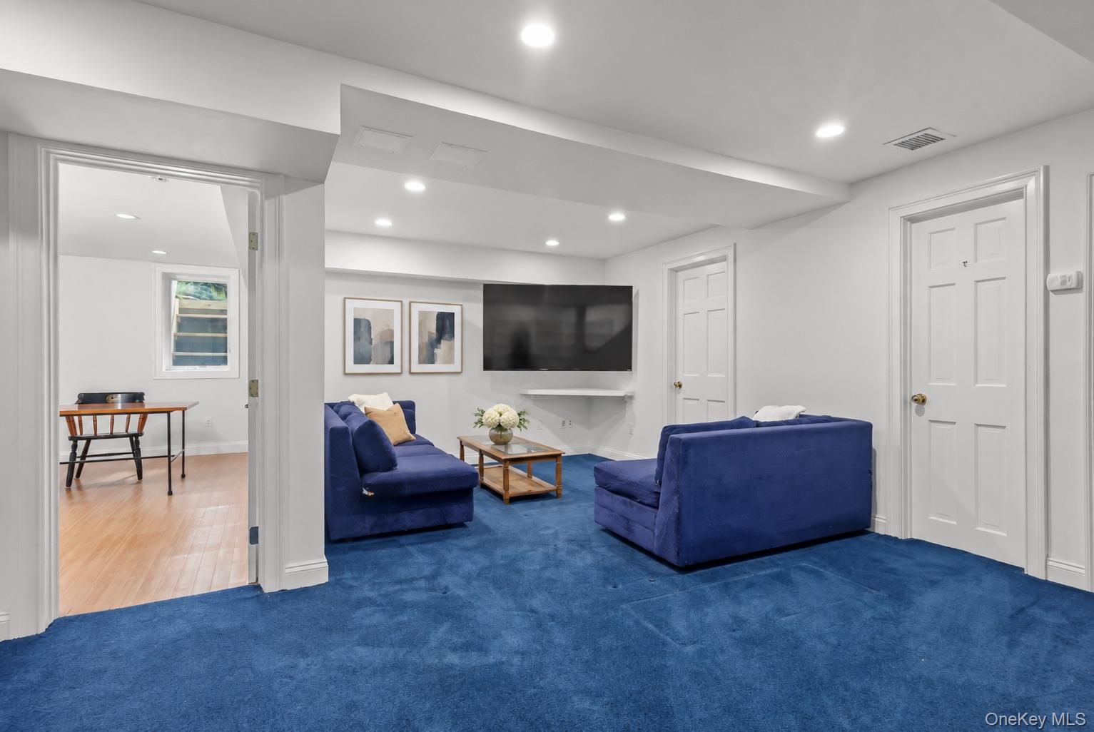 6 Bloomer Road