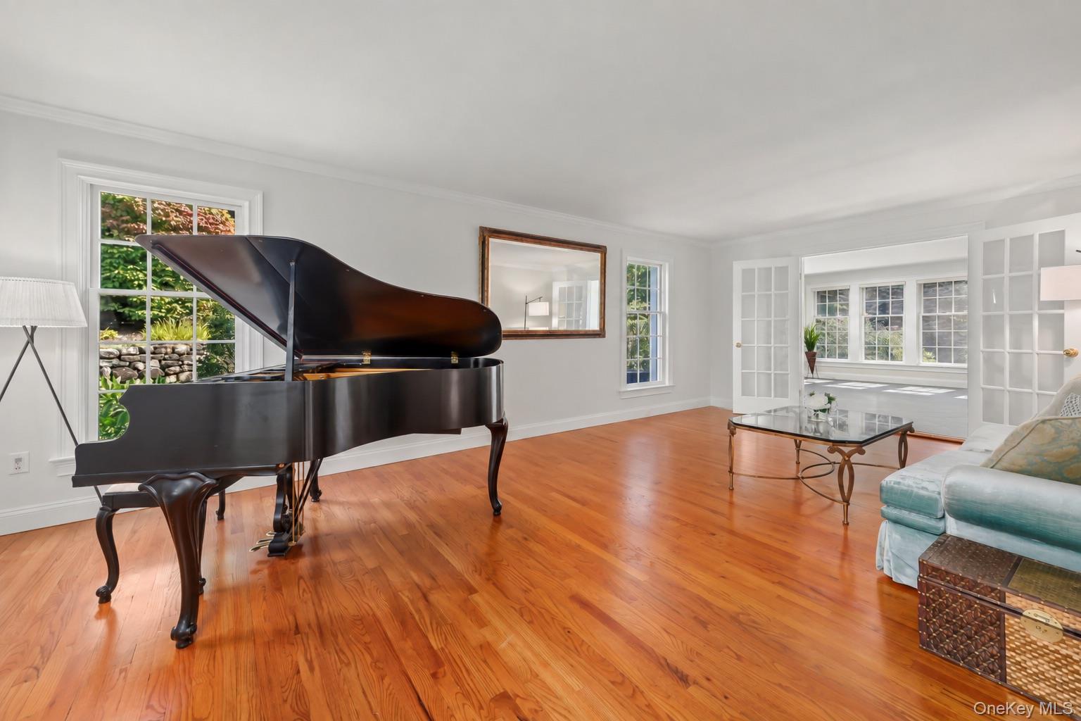 6 Bloomer Road