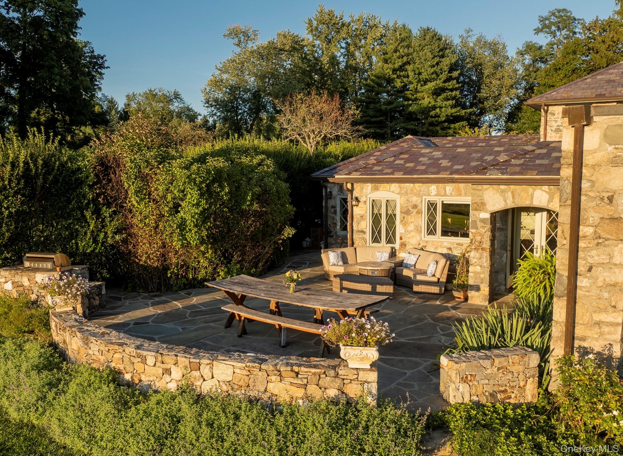 283-289, 299 Starr Ridge Road