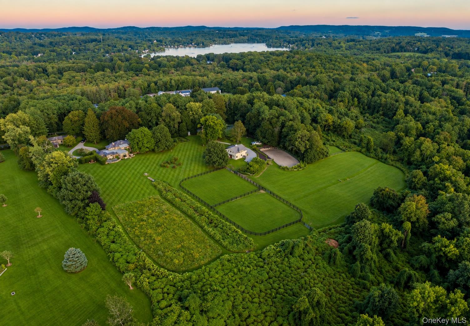 283-289, 299 Starr Ridge Road