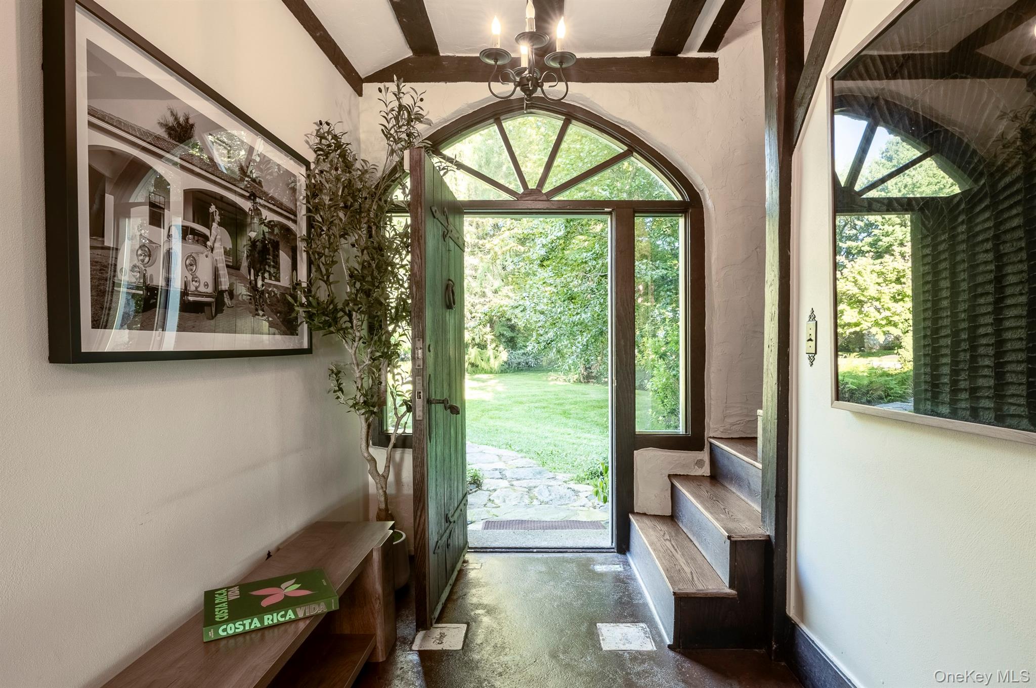 283-289, 299 Starr Ridge Road