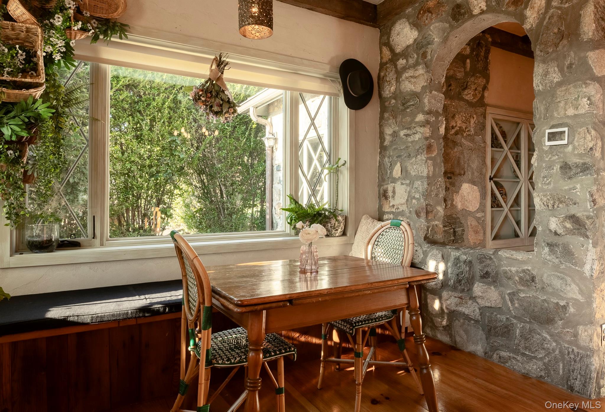 283-289, 299 Starr Ridge Road