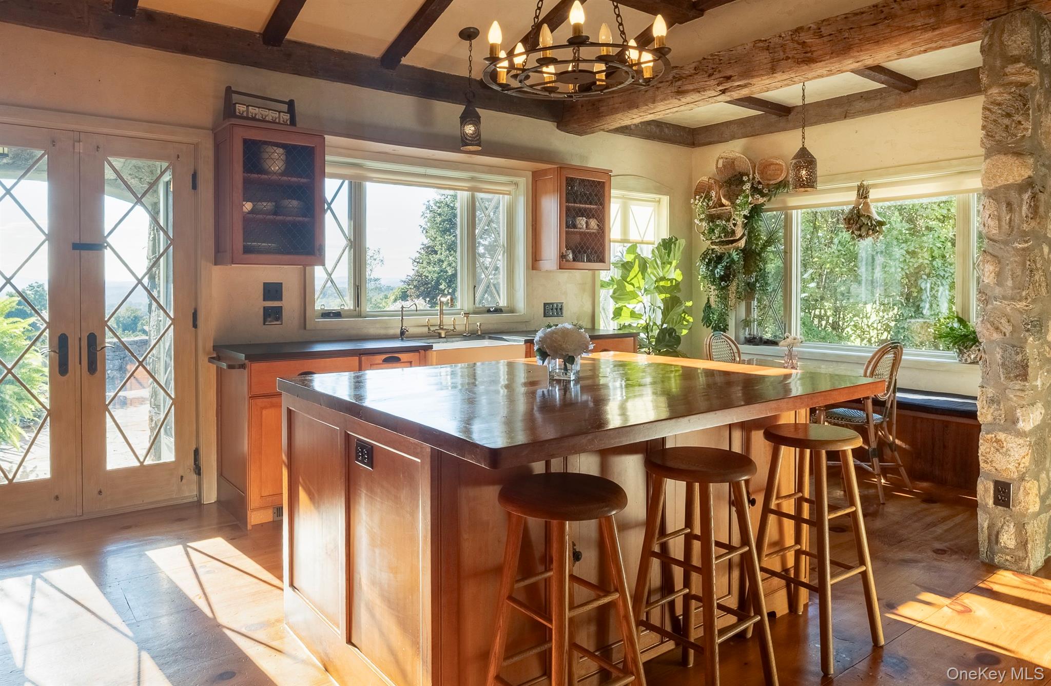 283-289, 299 Starr Ridge Road