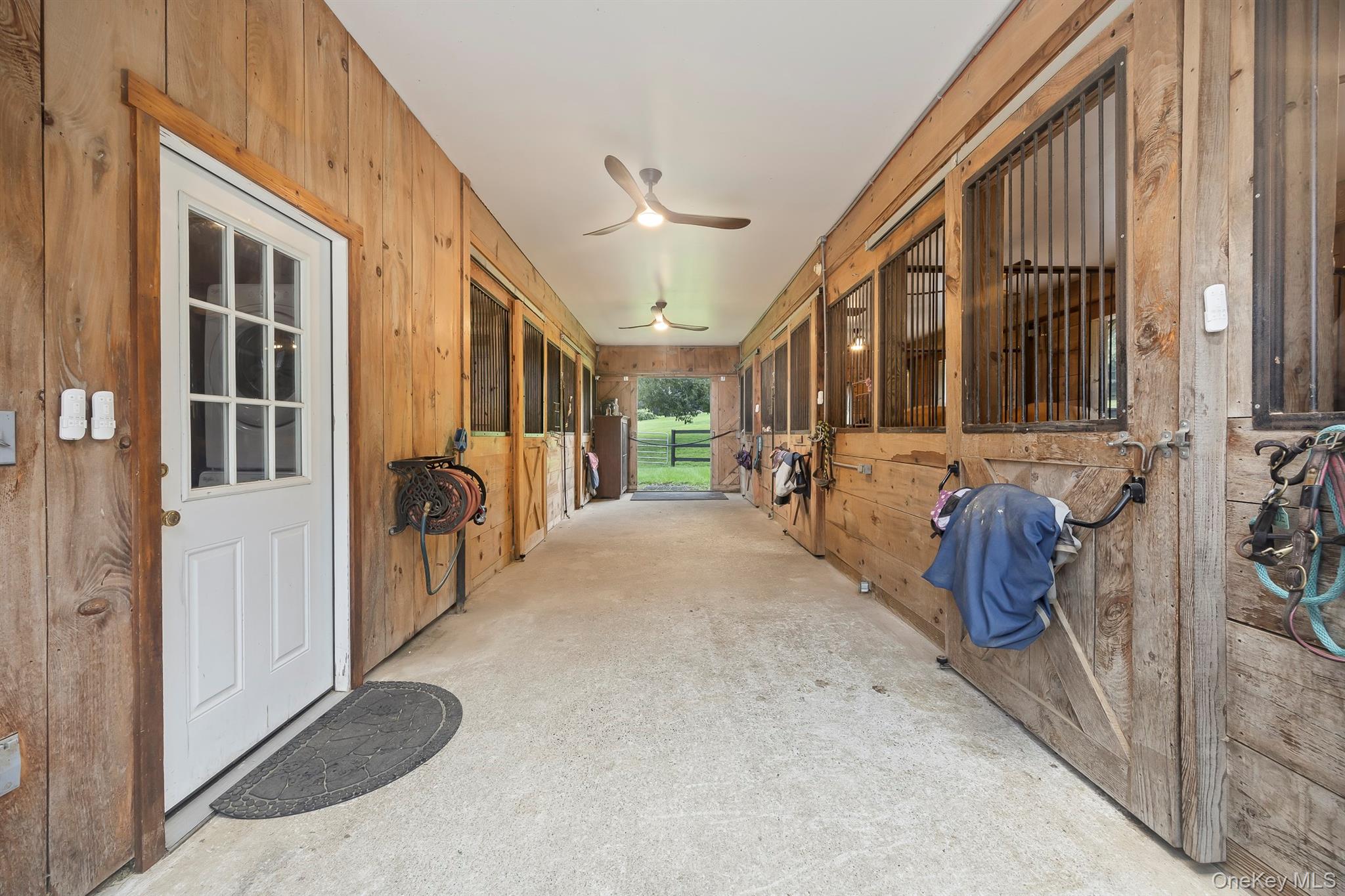 283-289, 299 Starr Ridge Road