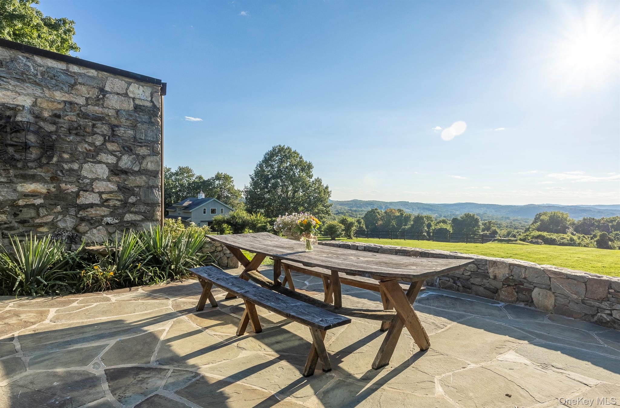 283-289, 299 Starr Ridge Road