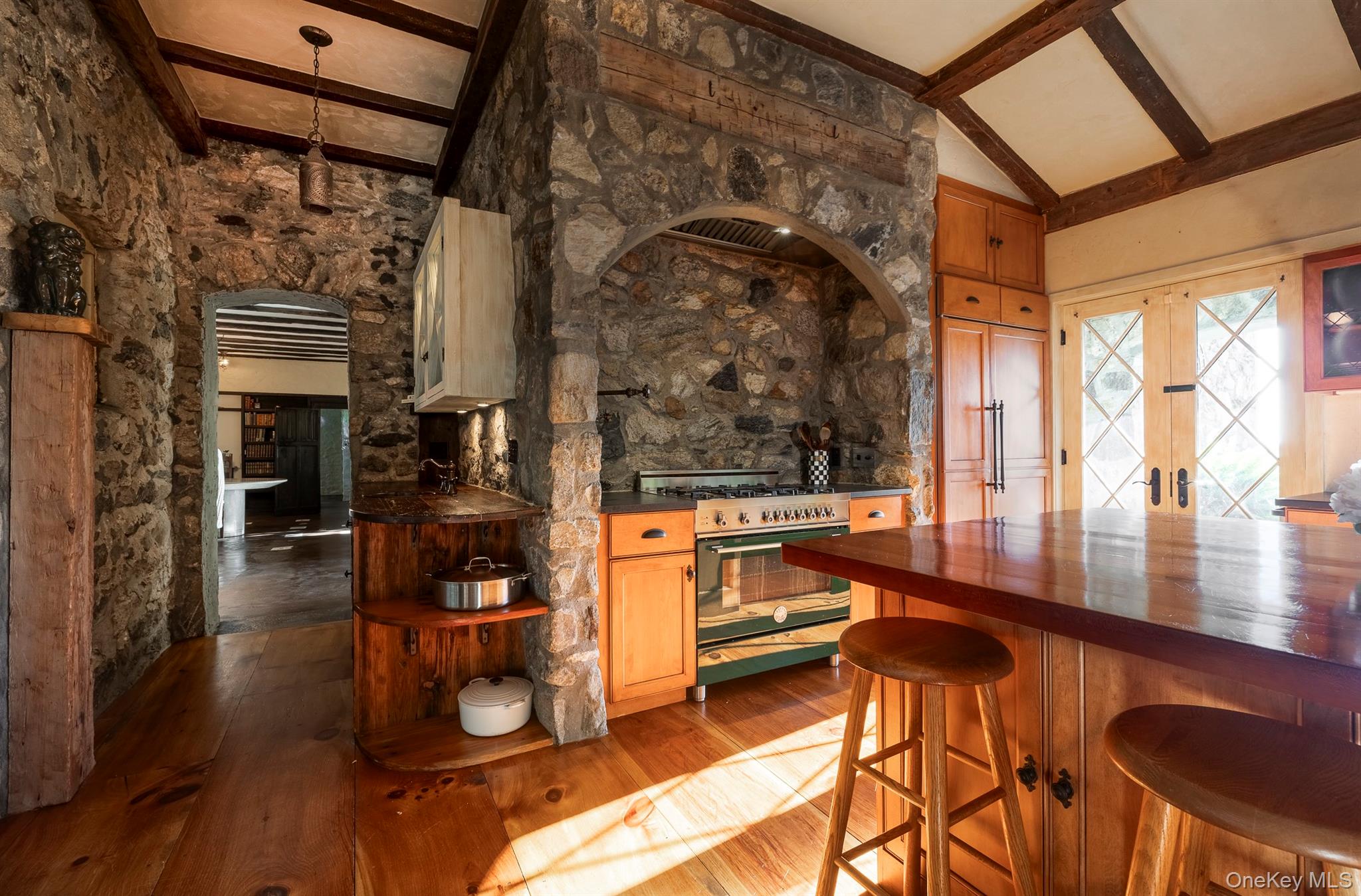 283-289, 299 Starr Ridge Road