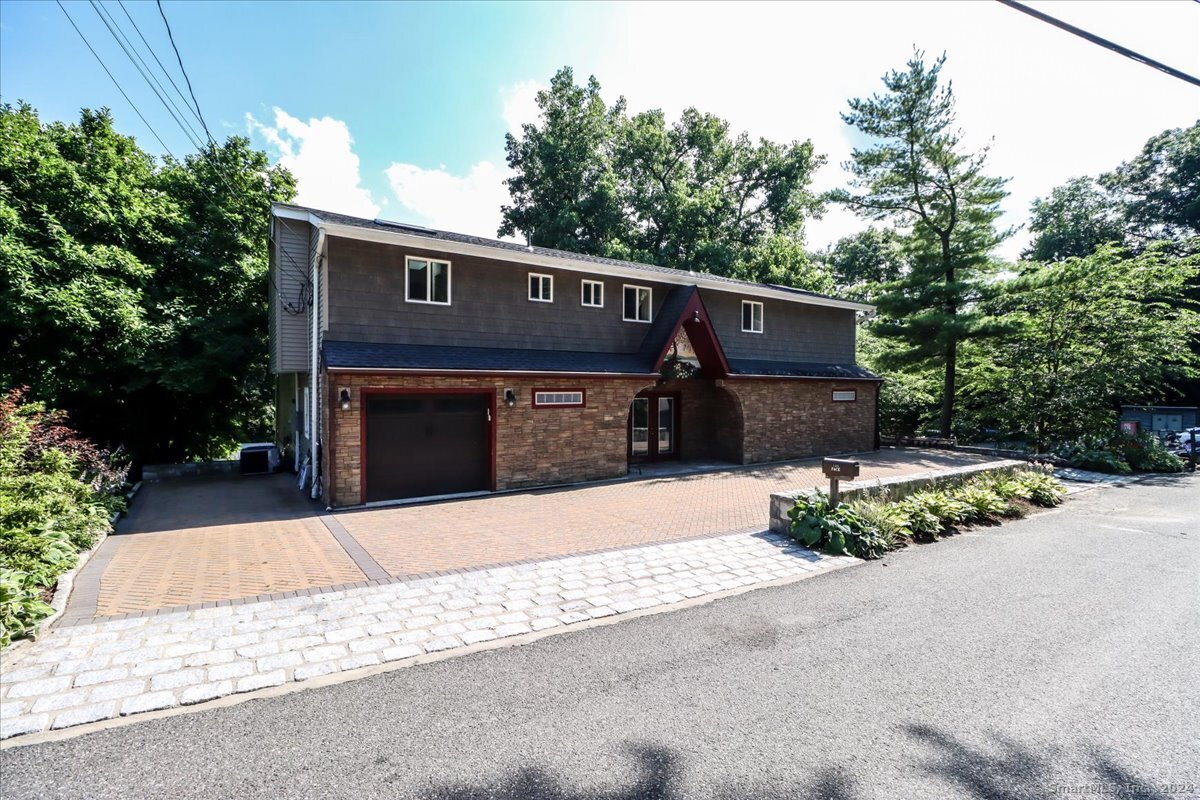 108 Sherry Lane