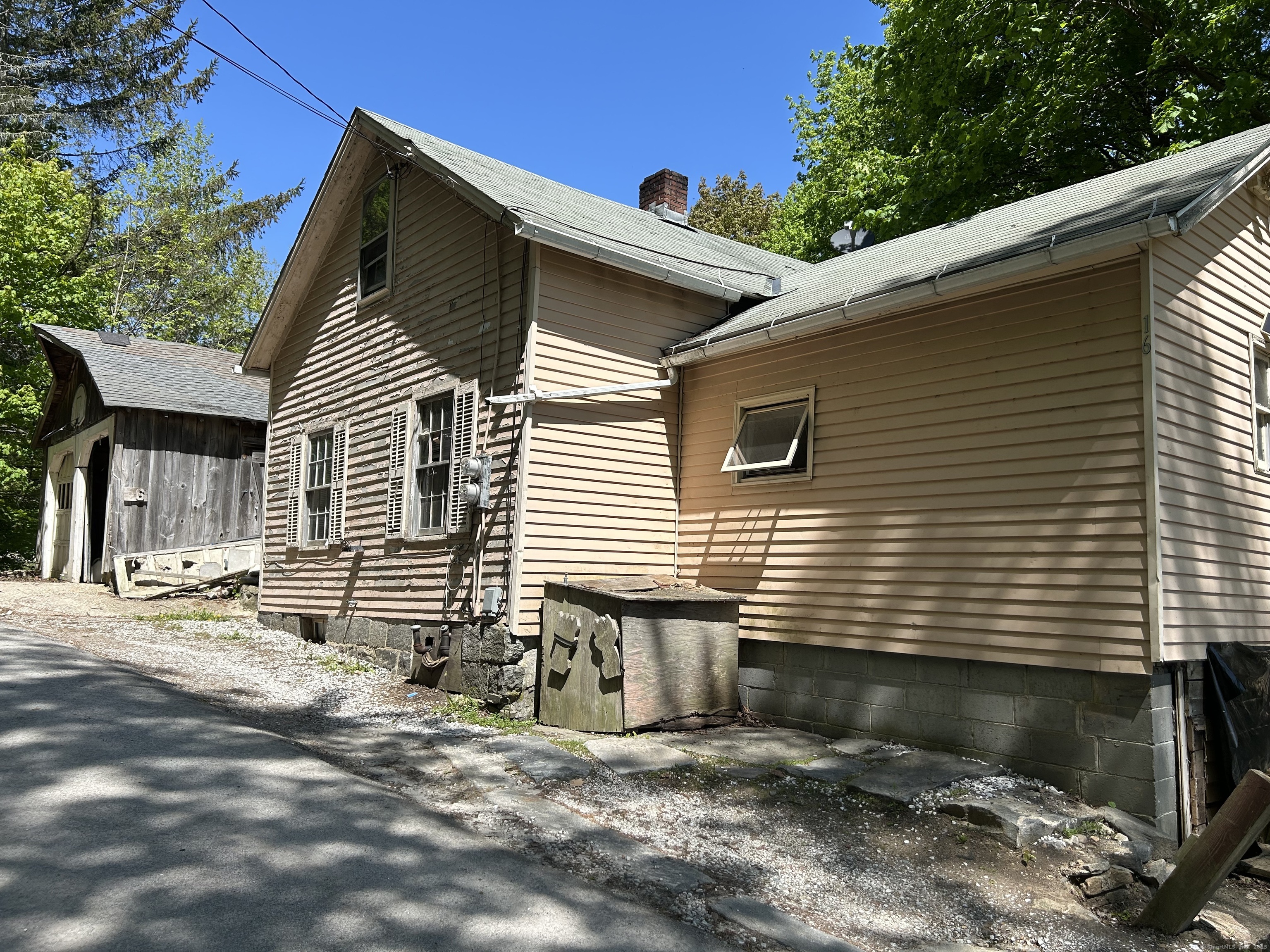 16 River Place