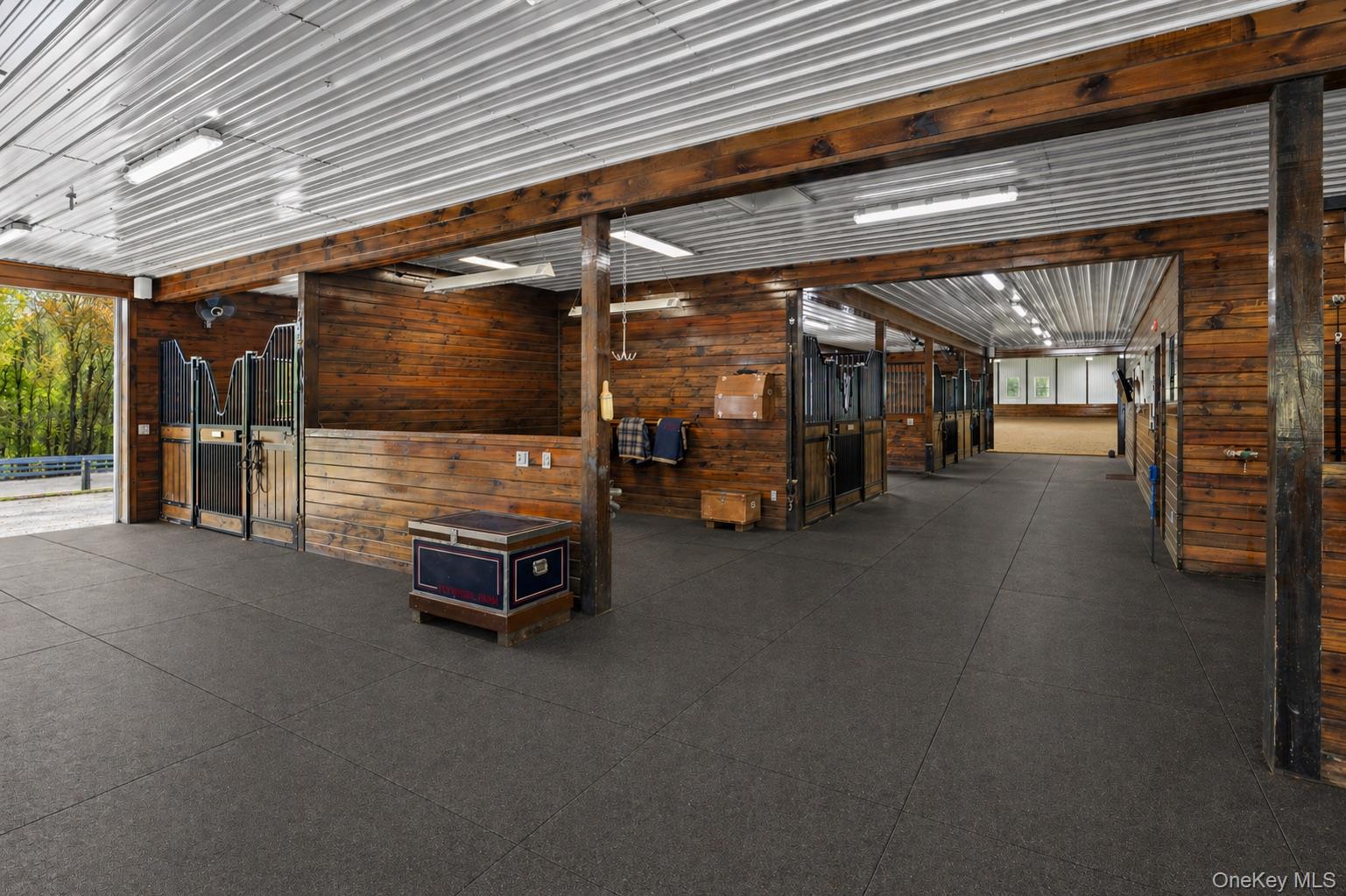 4 Star Cobb Lane