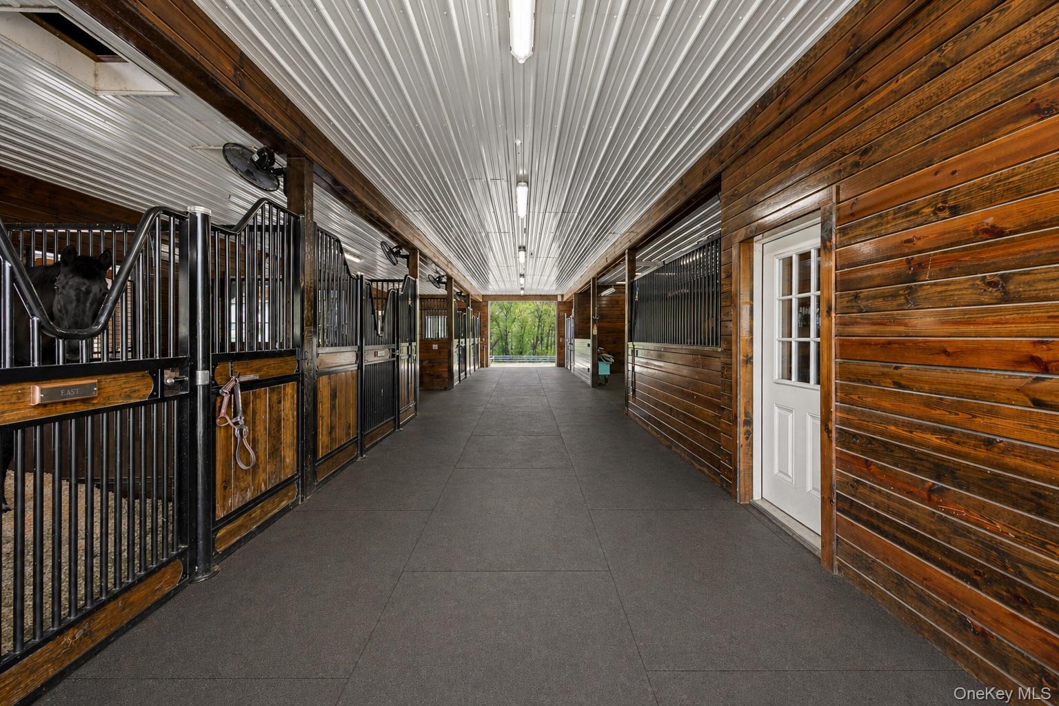 4 Star Cobb Lane