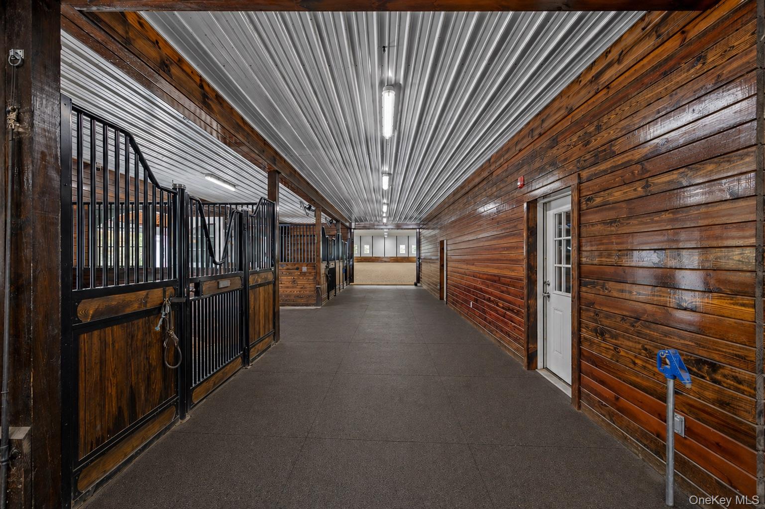 4 Star Cobb Lane