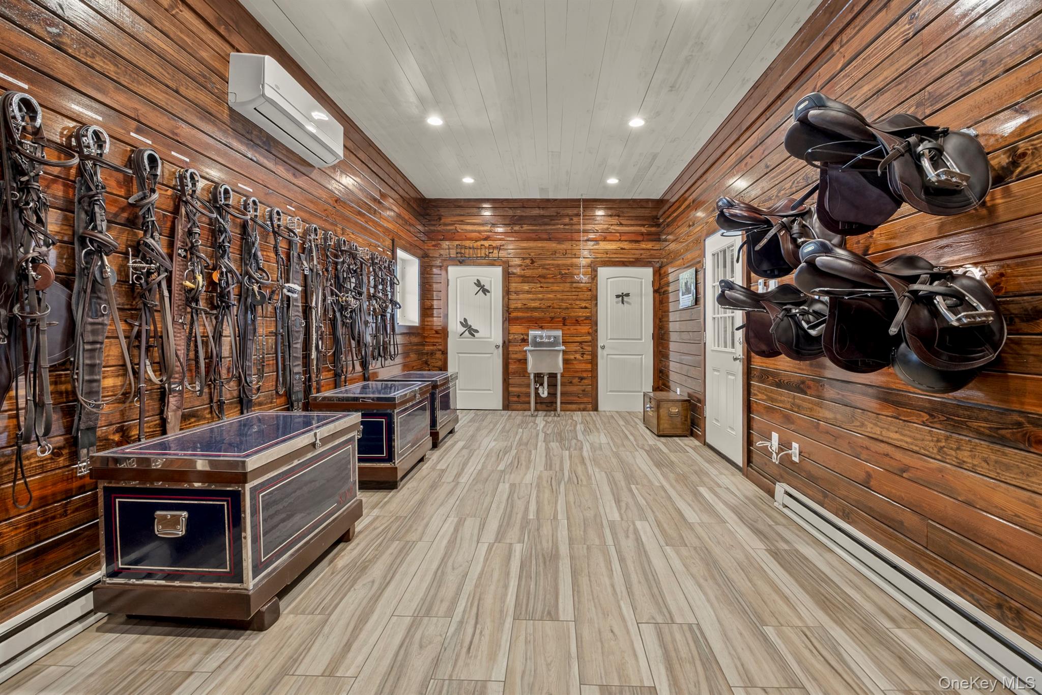 4 Star Cobb Lane