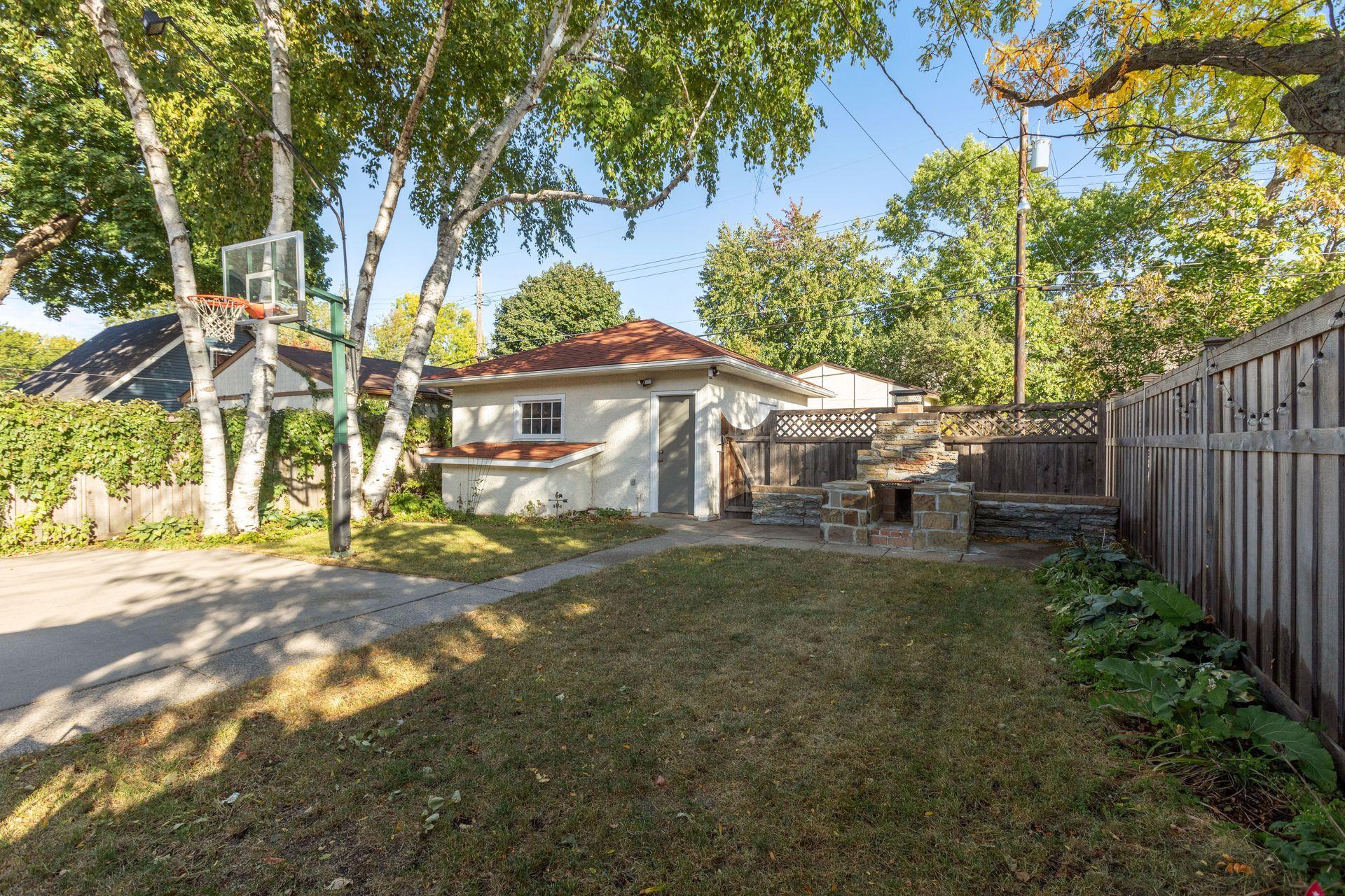 1071 Fairmount Avenue