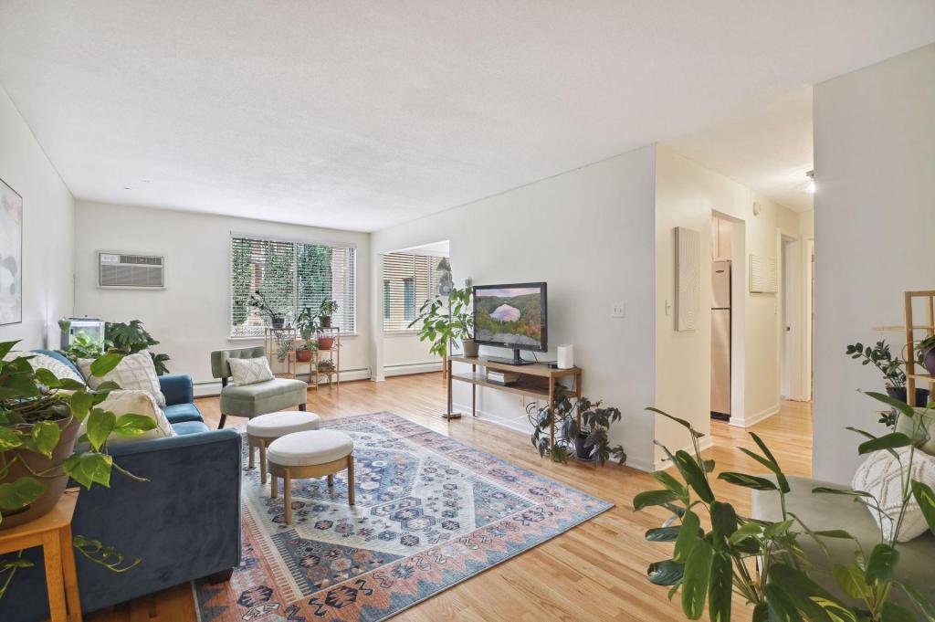 1770 Bryant Avenue S Unit: 311